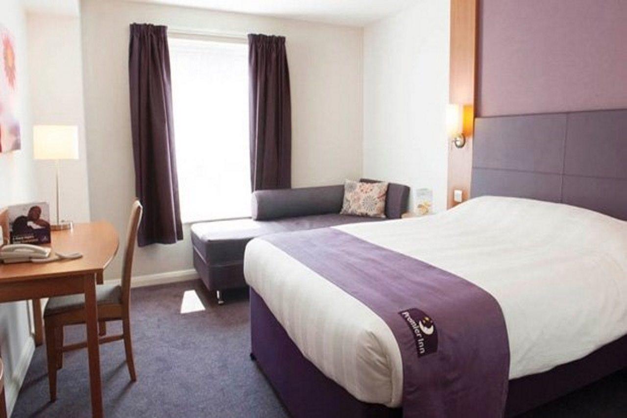 Premier Inn Newton Abbot Exterior foto